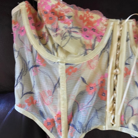 Out From Under Floral Yellow Semi Sheer Mesh Embroidered Coquette Bustier L - Picture 5 of 14